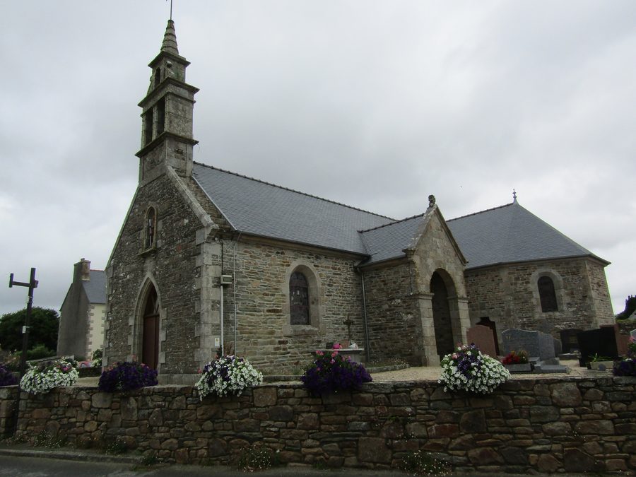 Außenansicht der Église Saint-Zény in Trézény