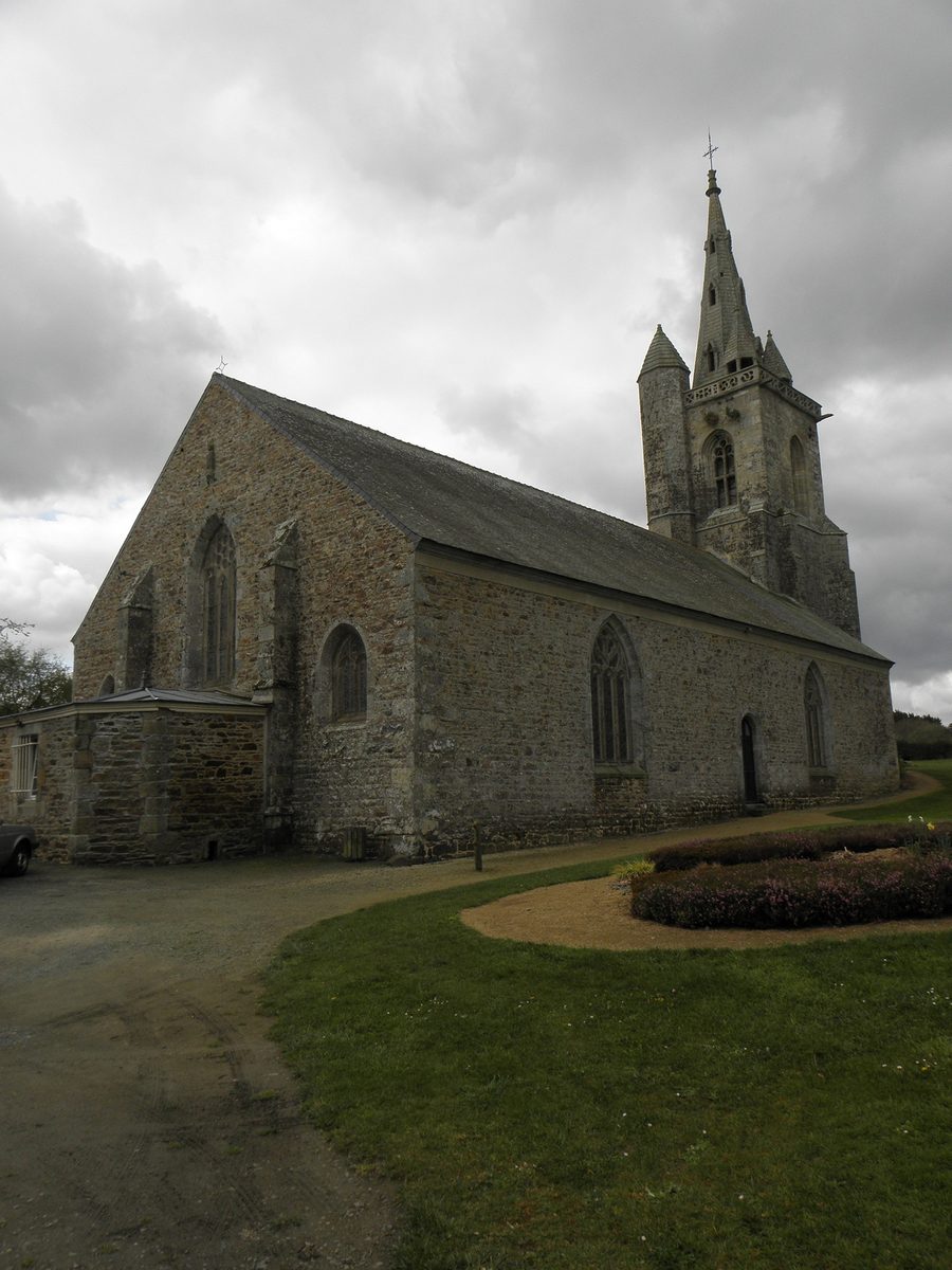 Chevet et flanc nord de la chapelle Notre-Dame-de-l’Isle à Goudelin