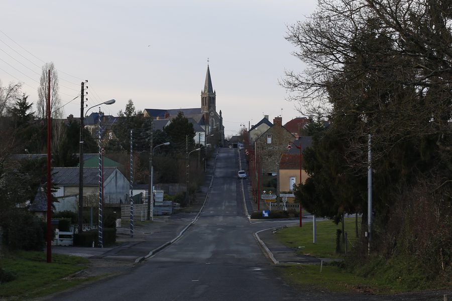 Le bourg d’Ercé-en-Lamée vu du boulevard du Docteur Aubin.