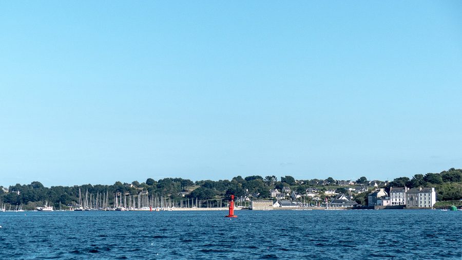 Hafen von Aber Wrac'h in Landéda mit Leuchtturm Île Vierge