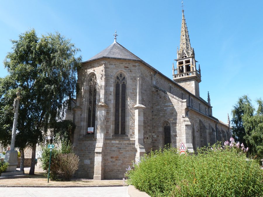 Rückseite der Kirche Saint-Jean-Baptiste in Coëtmieux