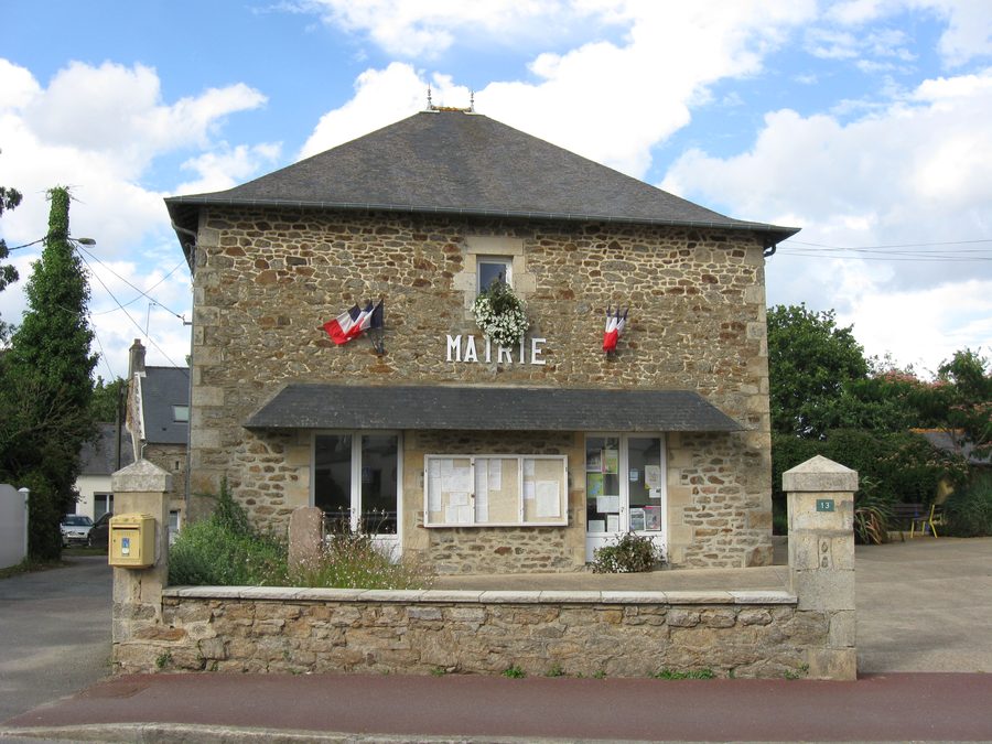 Rathaus von Pluduno im Département Côtes-d’Armor