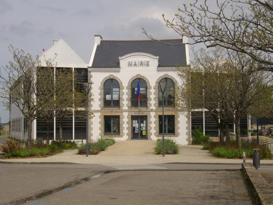 Rathaus von Pluvigner im Département Morbihan