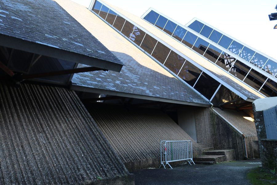 Südansicht der Église Saint-Sauveur in Locminé im Département Morbihan