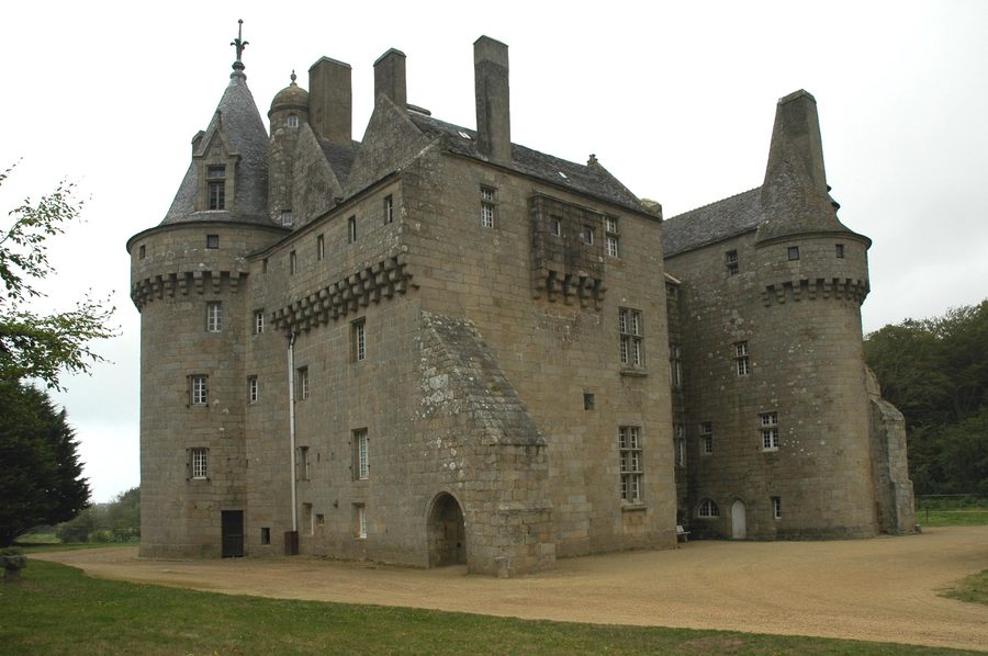 Château de Kérouzéré à Sibiril dans le Finistère, vu de l'extérieur