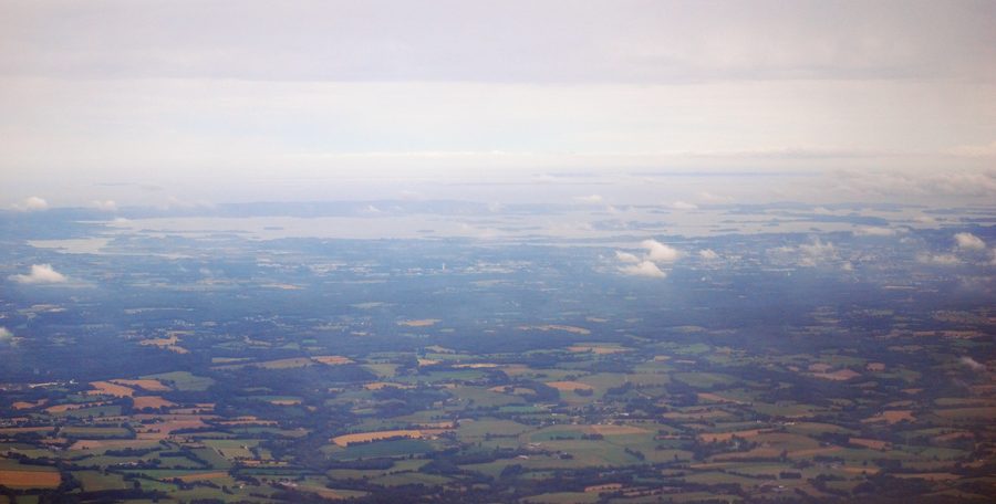 Luftaufnahme des Golfe du Morbihan an der Südküste der Bretagne