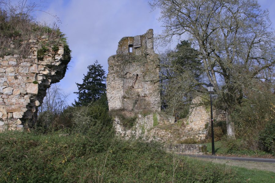 Ruinen der Burg von Saint-Aubin-du-Cormier