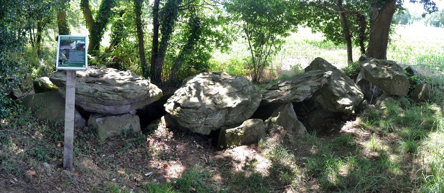 Allée couverte du Champ-Grosset à Quessoy, dans les Côtes-d'Armor