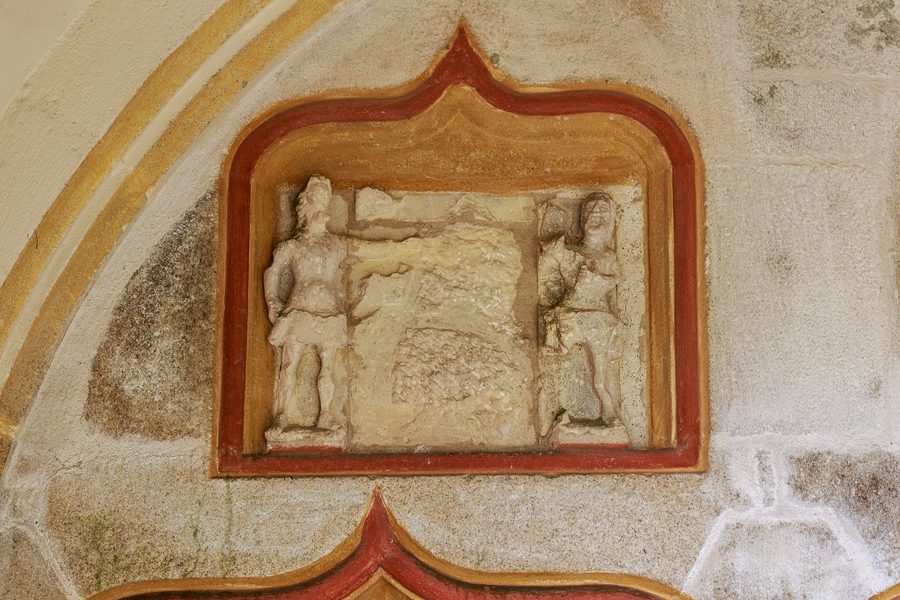 Extérieur de la chapelle Notre-Dame de Lambader à Plouvorn, avec son clocher.