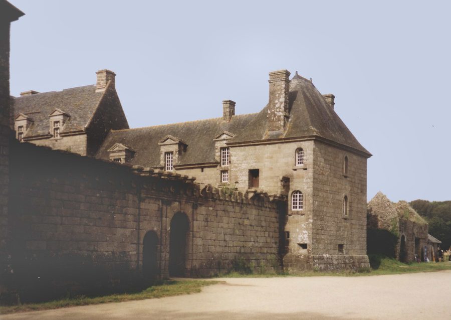 Château de Kergroadez bei Brélès in der Bretagne