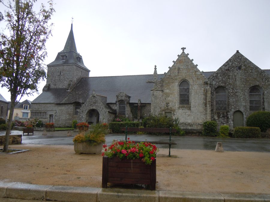 Kirche Saint-Pierre in Ploërdut im Département Morbihan