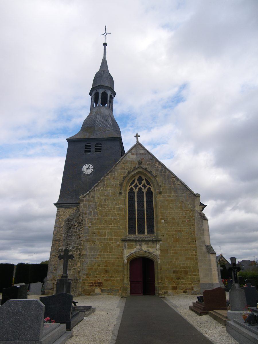 Façade occidentale de l'église Saint-Médard de Torcé