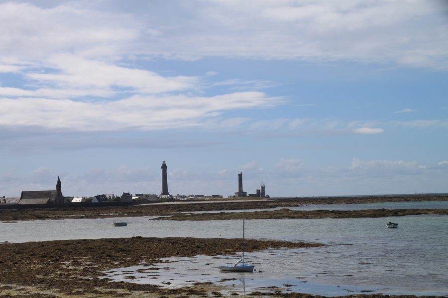 Phare d'Eckmühl in Saint-Pierre bei Penmarc'h mit der Kapelle Saint-Pierre und dem Semaphore