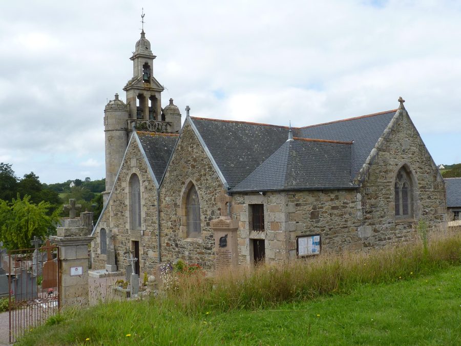 Église du XVIIe siècle située dans le bourg de Saint-Quay-Perros