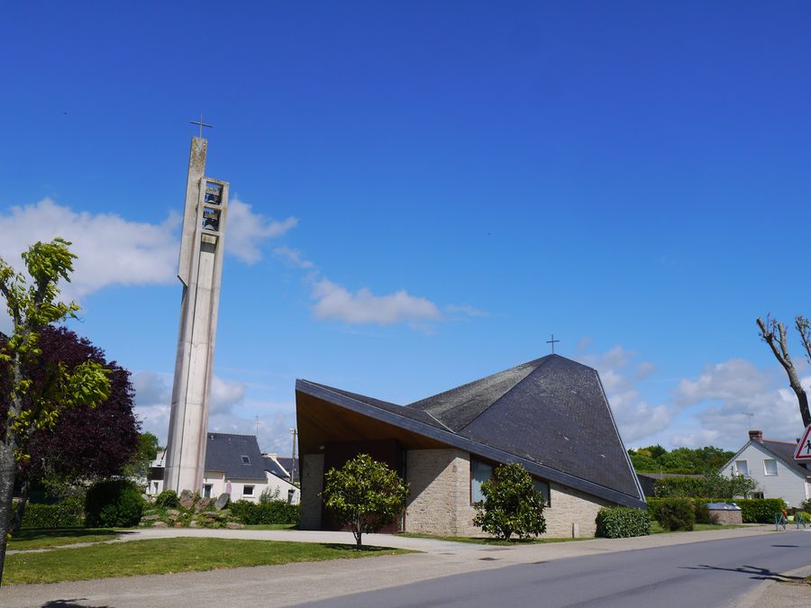 Kirche mit Glockenturm in La Trinité-Surzur