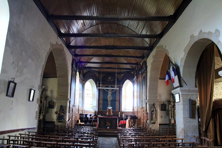Innenraum der Église Sainte-Croix in La Croix-Helléan