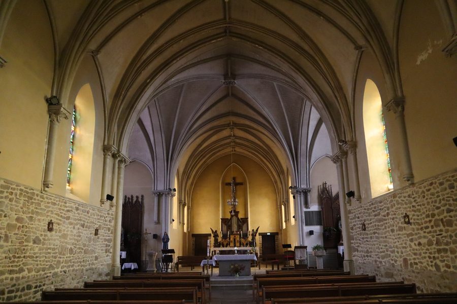 Intérieur de l’église Saint-Martin de Montours, en Ille-et-Vilaine