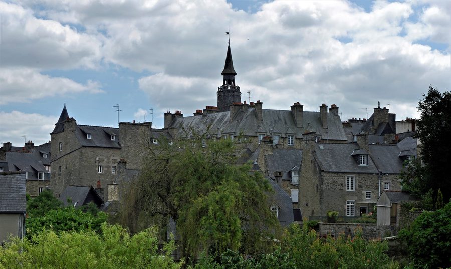 Historisches Zentrum von Dinan mit der Tour de l’Horloge