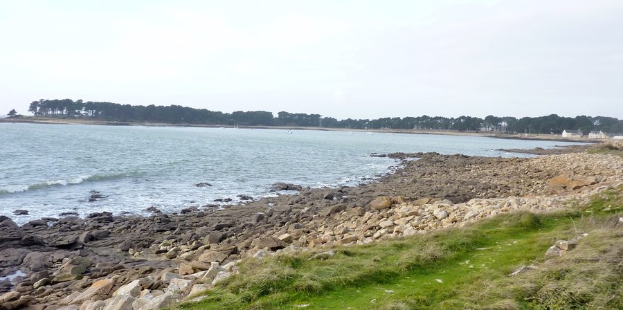Blick auf die Anse de Tréhennarvour von der Pointe de Men er Bellec in Saint-Philibert im Morbihan