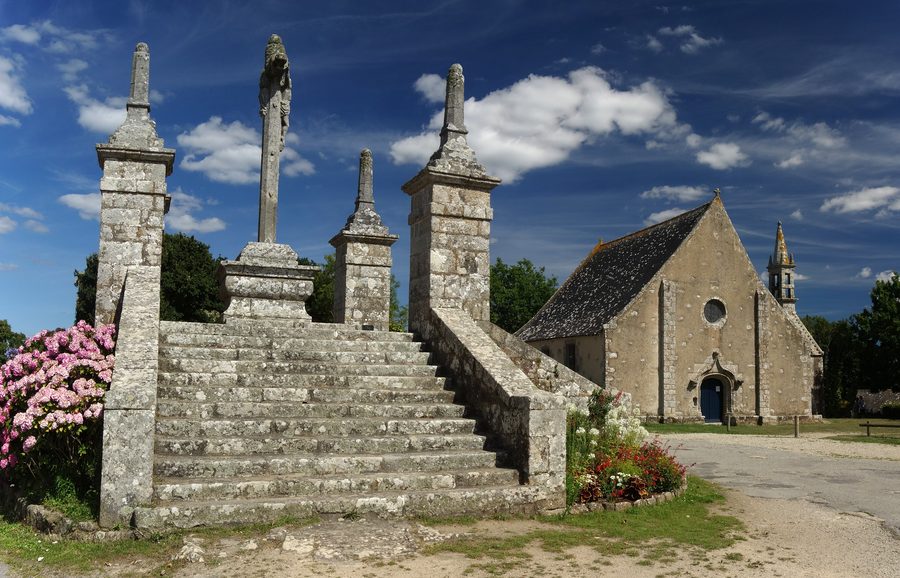 Kalvarienberg und Kapelle von Saint-Cado bei Belz im Morbihan
