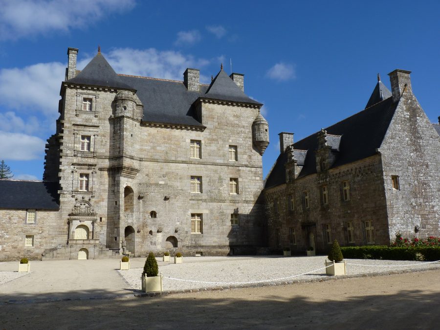 Château und Manoir de Kéroué in der weiteren Umgebung von Carnoët