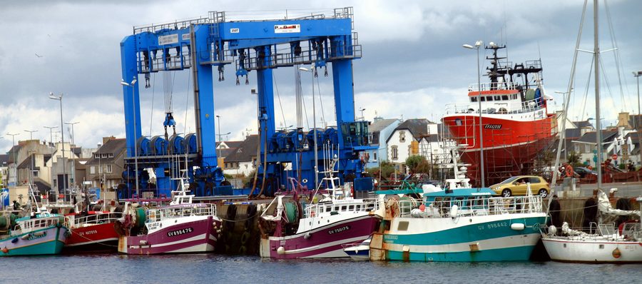 Fischerboote im Hafen von Guilvinec im südlichen Finistère