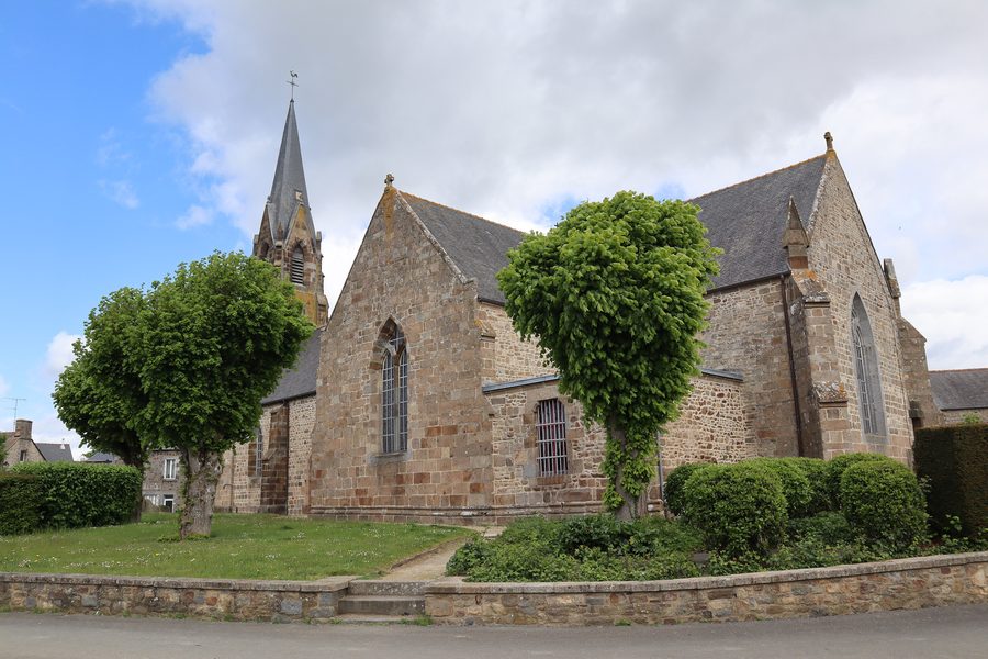 Außenansicht der Kirche Saint-Martin und Saint-Samson in Cuguen