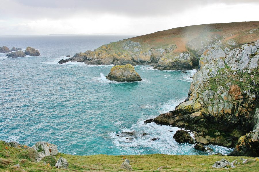 Klippenlandschaft im Schutzgebiet am Cap Sizun bei Plogoff im Finistère