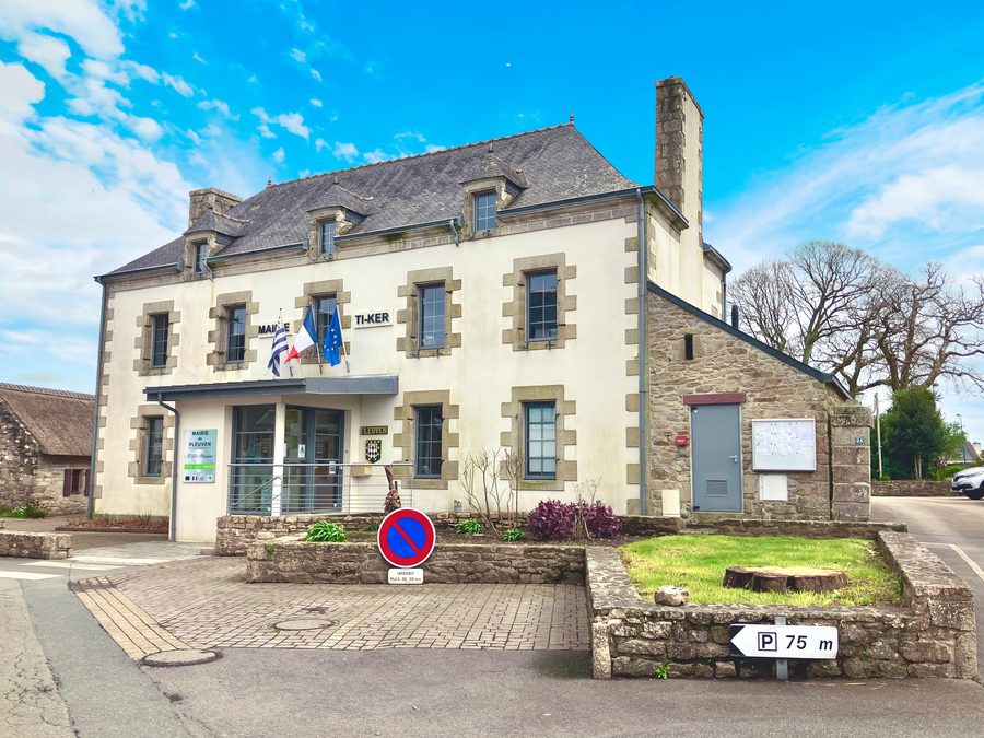 Rathaus von Pleuven im Département Finistère