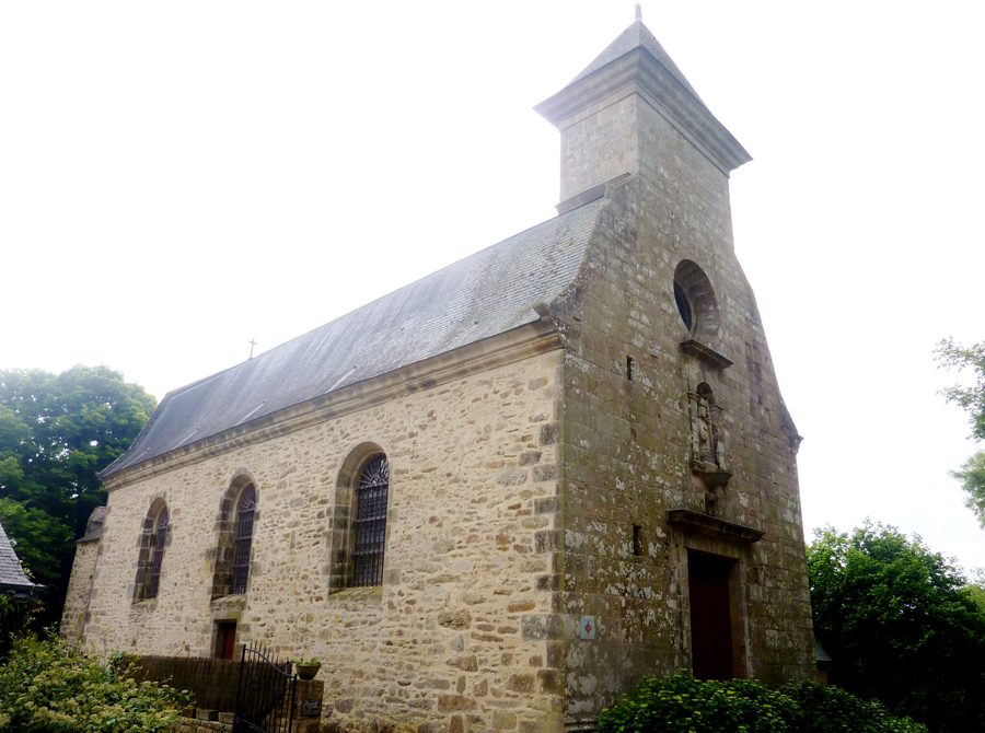 Außenansicht der Chapelle Saint-Quirin in Brech