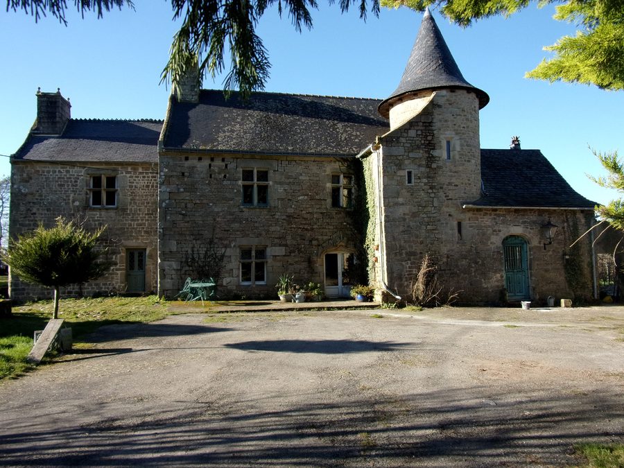 Photographie représentant le manoir de Penguily prise à Plouray dans le département du Morbihan.