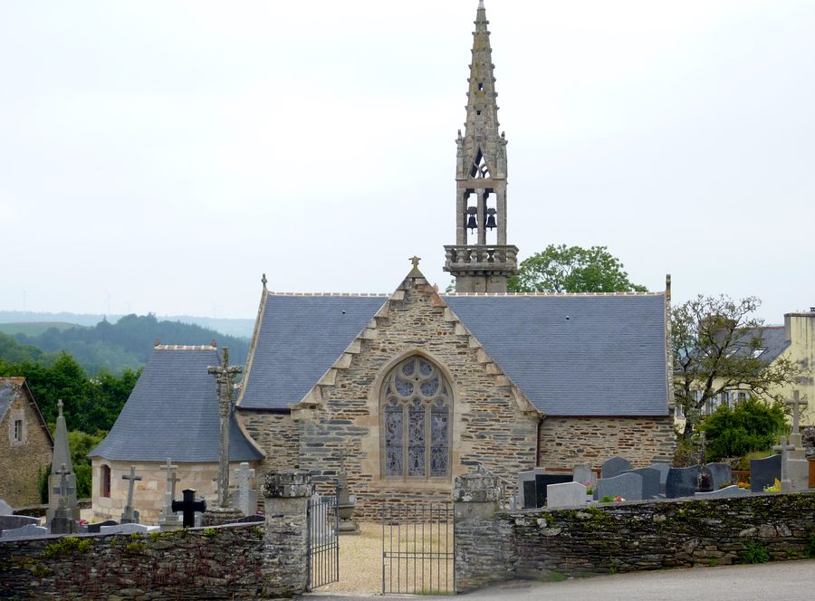 Église paroissiale Saint-Coulitz et enclos paroissial vus du sud