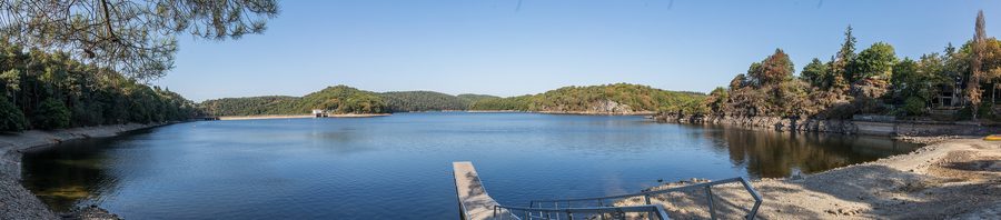 Vue panoramique du lac de Guerlédan à Keryhuel, près de Mûr-de-Bretagne