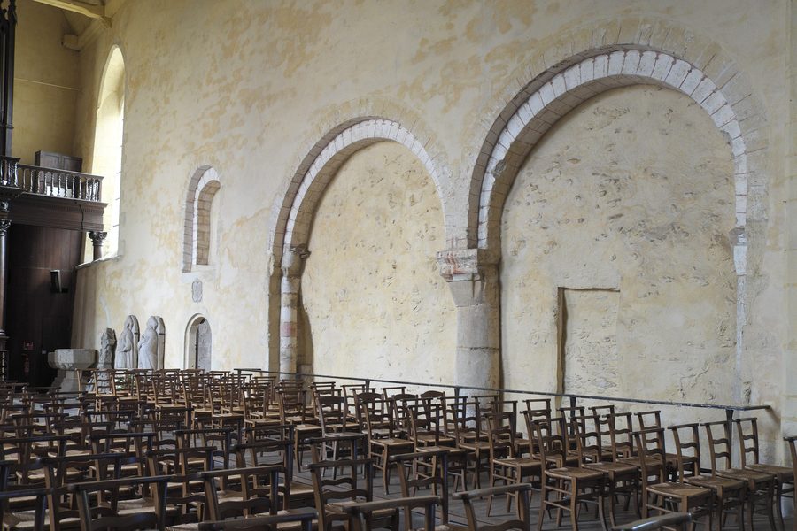 Arkaden im Langhaus der ehemaligen Abteikirche Saint-Méen in Saint-Méen-le-Grand