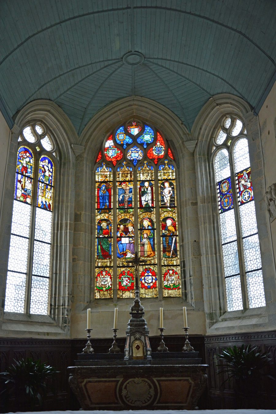 Historische Glasfenster in der Kirche Saint-Pierre-et-Saint-Paul in Melgven