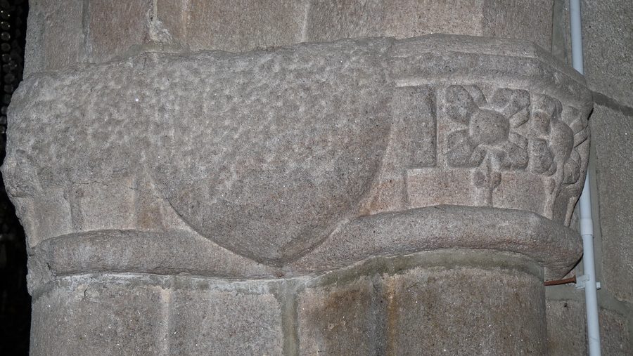 Innenraum der Kirche Saint-Martin-de-Tours in Romillé