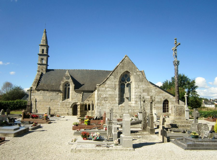 Chapelle Saint-Lubin und ihr umfriedetes religiöses Ensemble in Kergrist-Moëlou