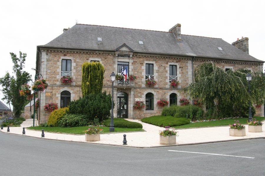 Rathaus von Louargat in der Bretagne