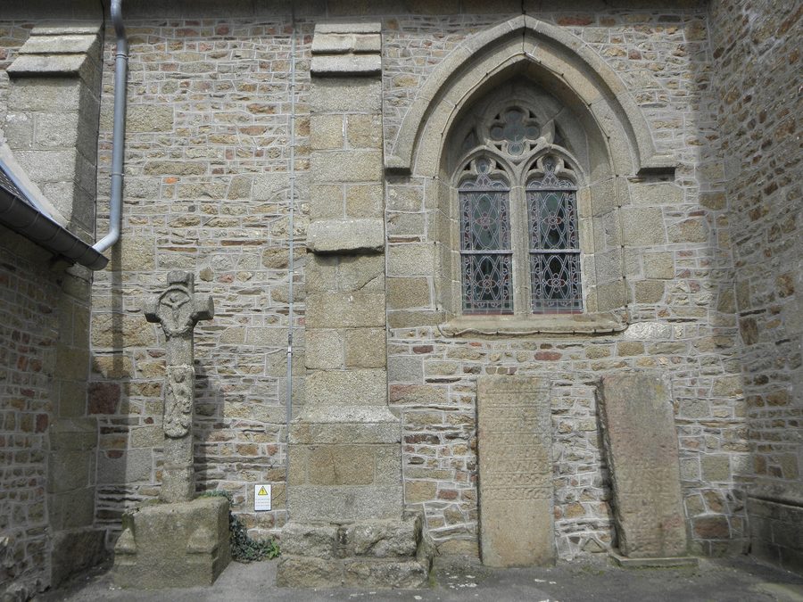 Extérieur de l'église Saint-Martin de Lécousse, flanc sud de la nef