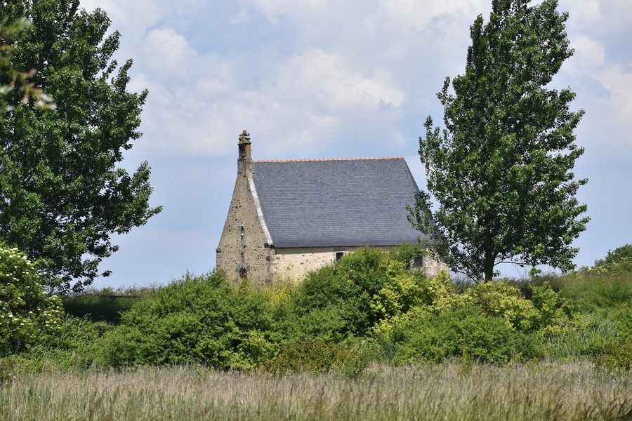 Chapelle Sainte-Anne-de-la-Grève in Saint-Broladre