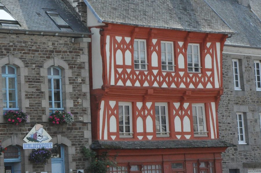 Historisches Haus in La Roche-Derrien in der Bretagne