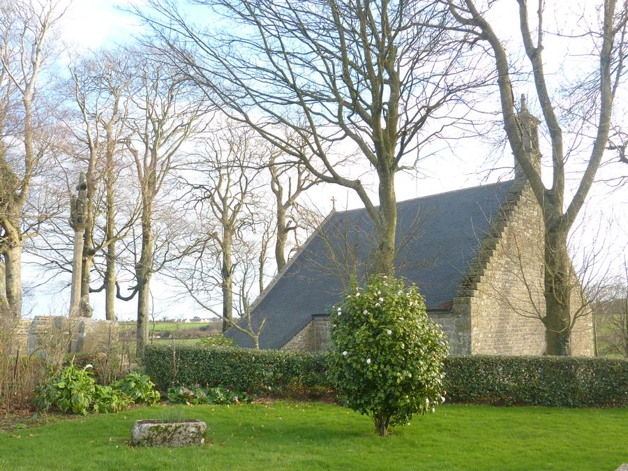 Vue d'ensemble de la chapelle Saint-Urfold à Bourg-Blanc
