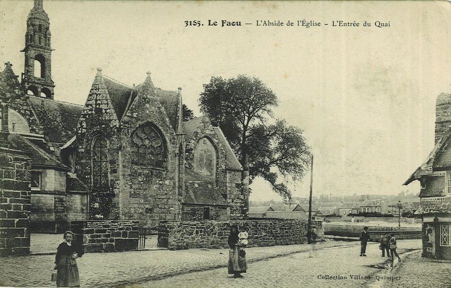Historische Ansicht von Le Faou mit der Kirche, Häusern und dem Zugang zum Quai