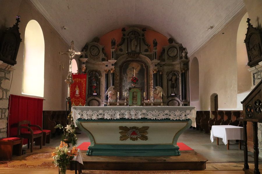 Chœur de l'église paroissiale Saint-Symphorien de Surzur dans le Morbihan