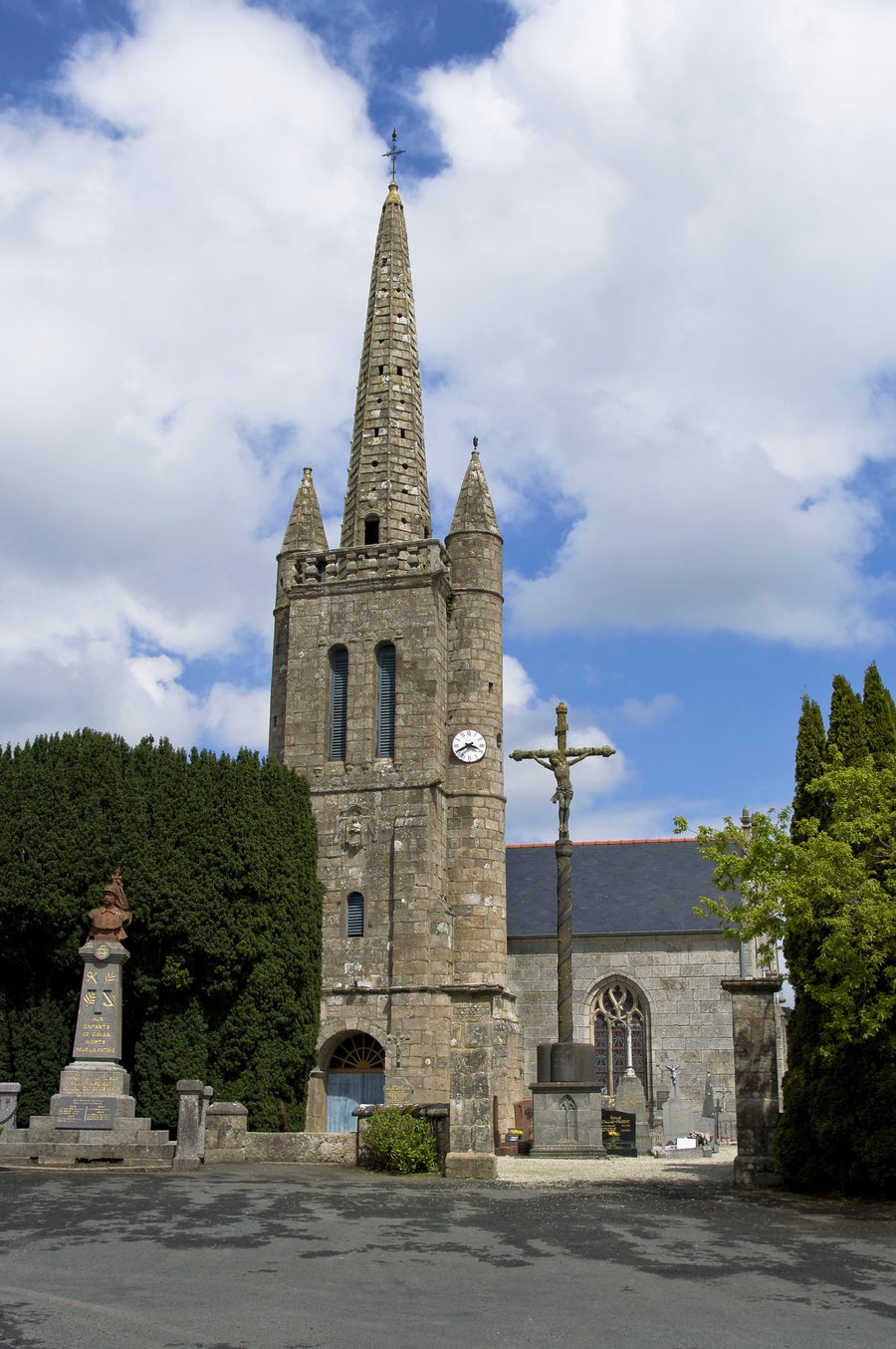 Église Saint-Chéron de Cavan dans les Côtes-d’Armor