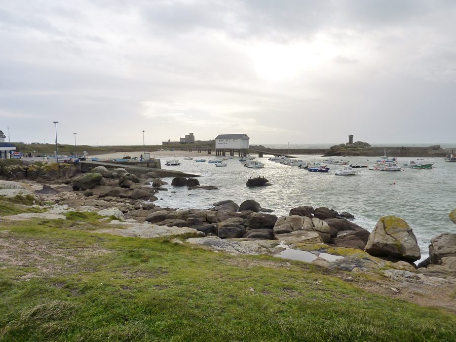 Hafen und Pointe de Trévignon in Trégunc an der bretonischen Küste