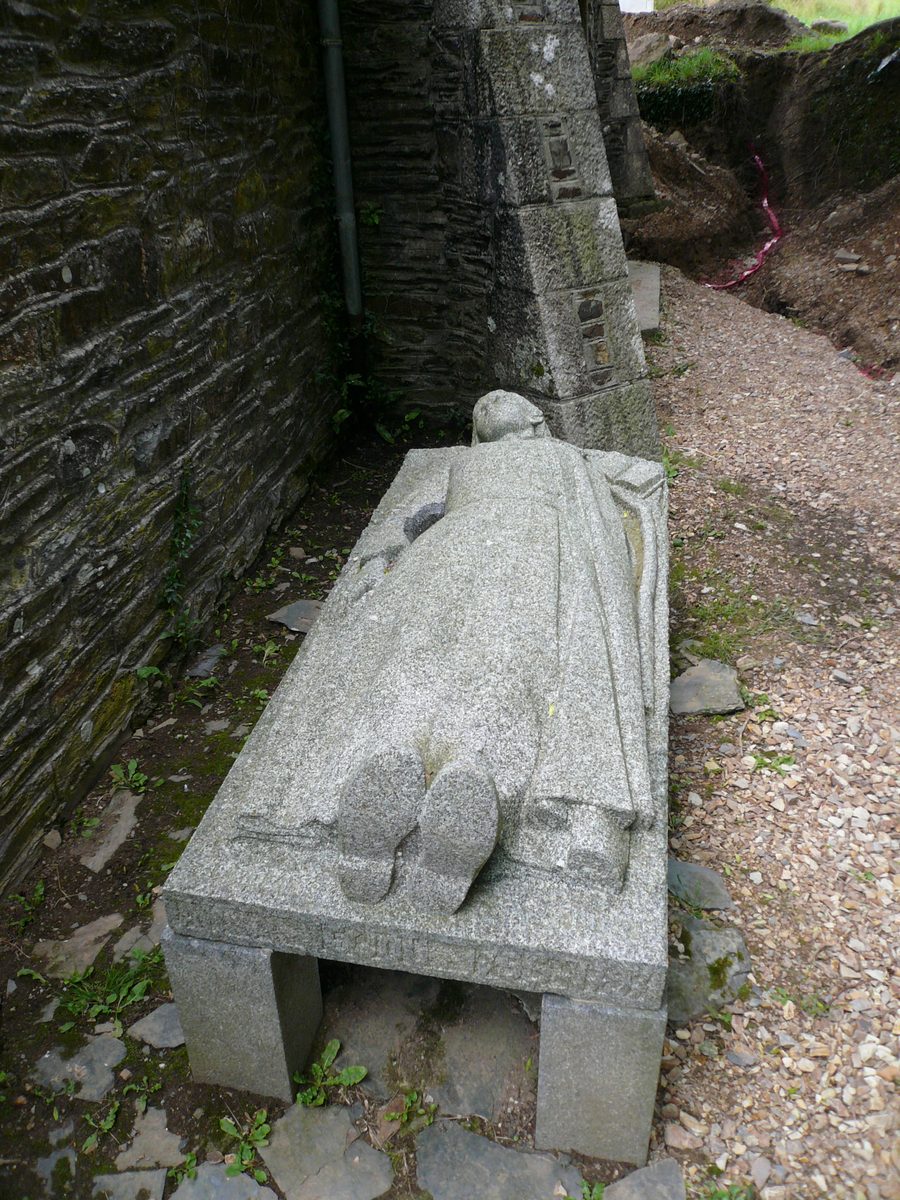 Tombstone beside the Chapel of Coat Quéau in Scrignac, Finistère