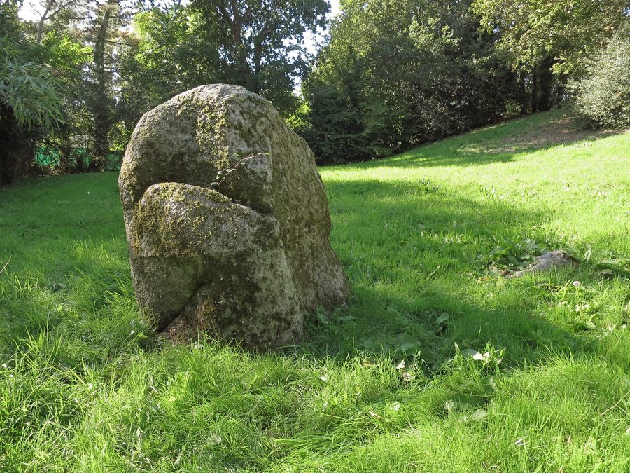 Menhir von Poulquer in Bénodet im Département Finistère