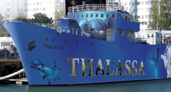 Schiff Thalassa im Hafen Lorient