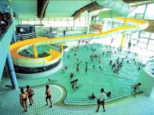 Aquapark mit Rutschbahn